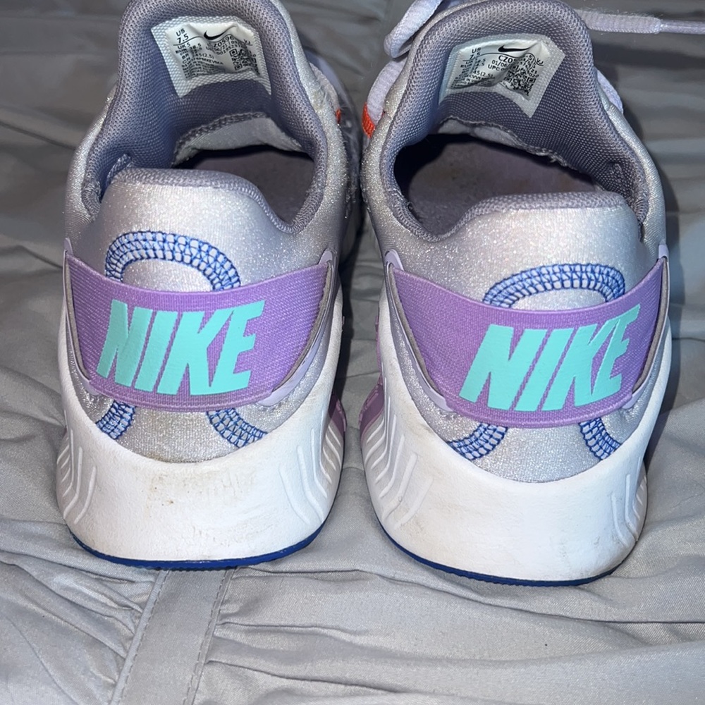 Nike Metcon Shoes - Picture 2 of 4